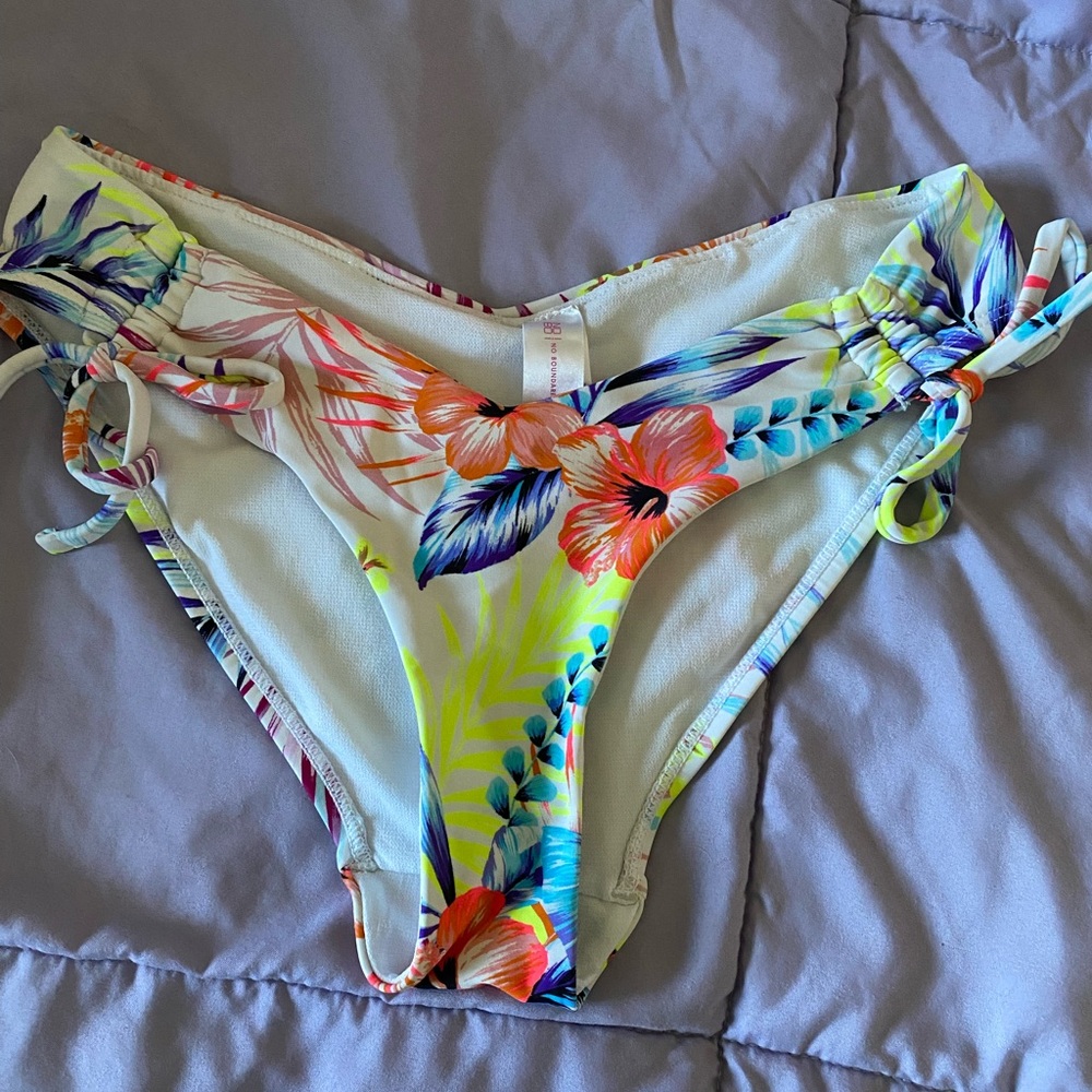 No Boundaries bikini bottom size Small